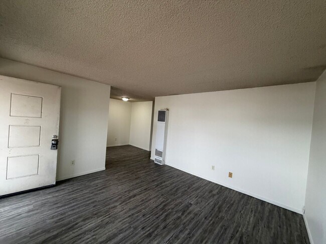 Building Photo - NE134-Robinson, Lorenz