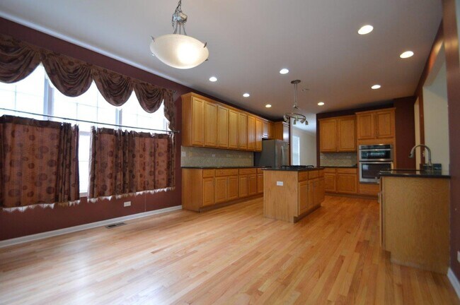 Building Photo - 8095 Boulder Ct