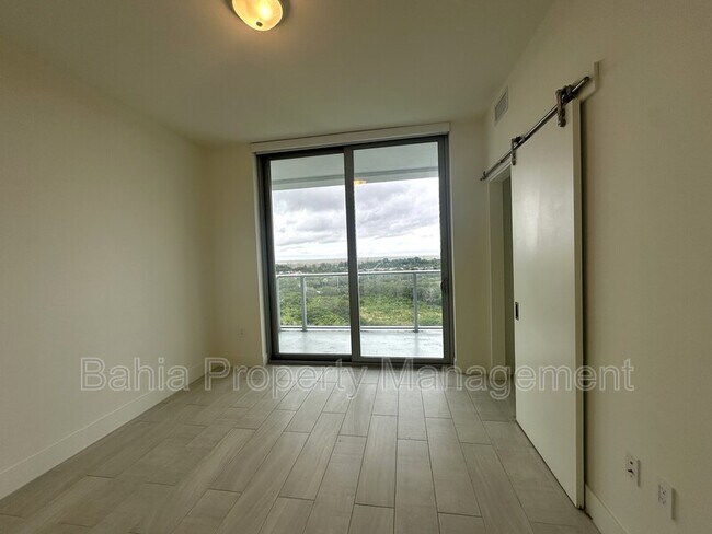 Building Photo - 2000 Metropica Wy