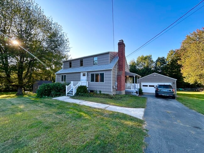 Primary Photo - 12 Fieldstone Dr