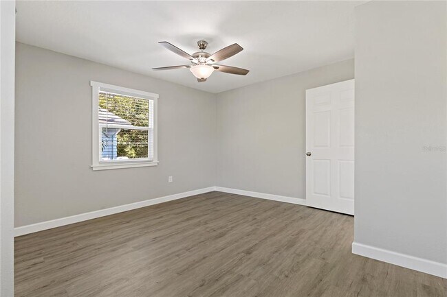 Building Photo - 8441 Bayshore Dr