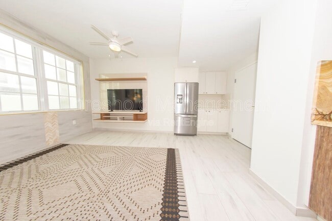 Building Photo - 820 Ocean Dr