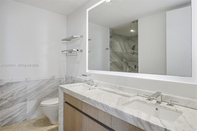 Building Photo - 2831 S Bayshore Dr