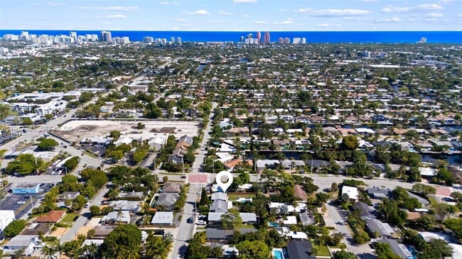 Building Photo - 1464 NE 24th St