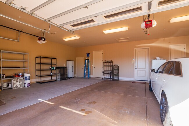 Stunning 3 bedroom, 2.5 bathroom home for lease in beautiful Rio Verde! - 26446 N Avenida del Ray