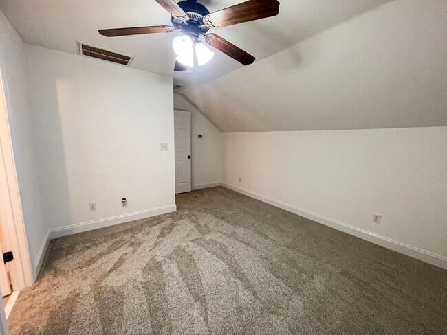 Building Photo - 282 Braddock Dr