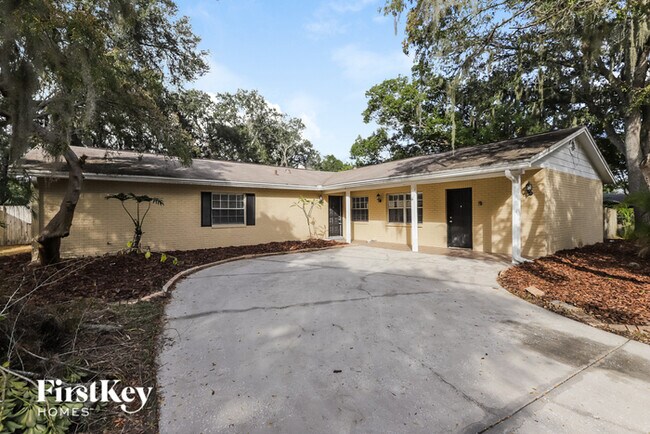 Building Photo - 1120 Brandon Lakes Ave