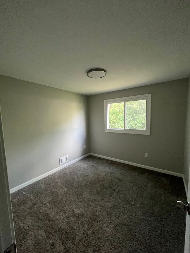 Building Photo - 41 Capri Dr