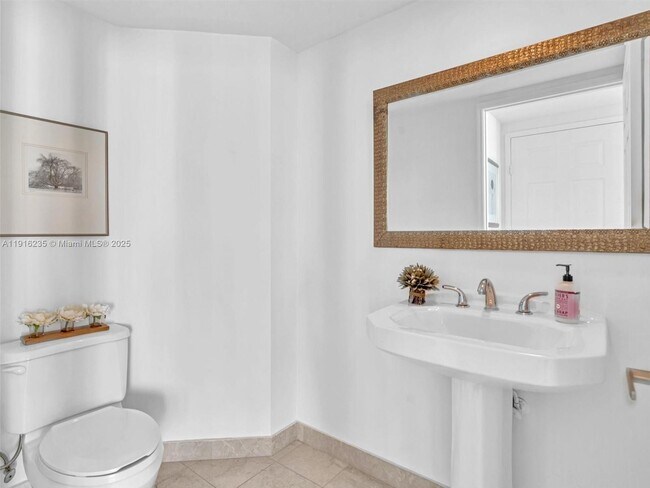 Building Photo - 3370 Hidden Bay Dr