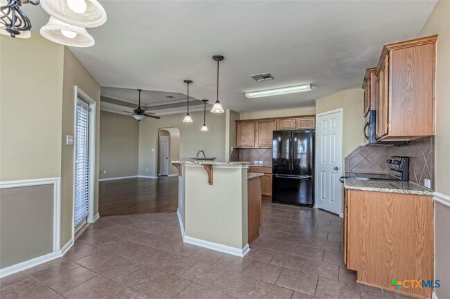 Building Photo - 5610 Alexandria Dr