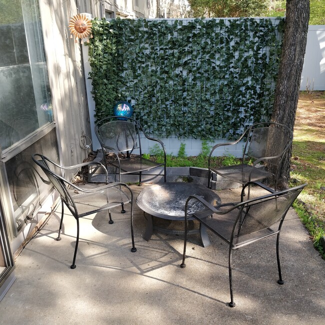 Outdoor Patio - 2319 Colony Dr SW