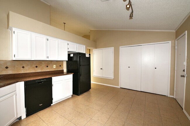 Building Photo - 13706 Winding Hill
