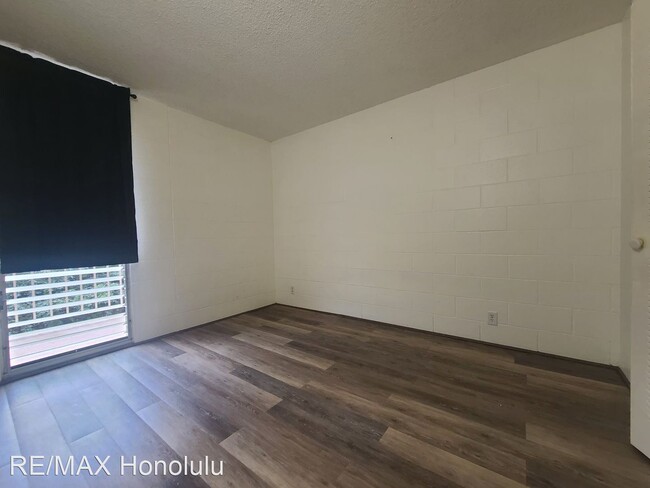 Building Photo - 2 br, 1 bath House - 95-273 Waikalani Dr #...