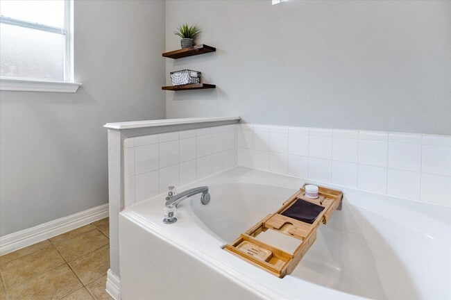 Building Photo - 5830 Whitwell Dr