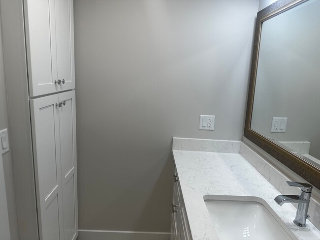 Building Photo - Renovated Condo. Prime Marco Location. Uti...