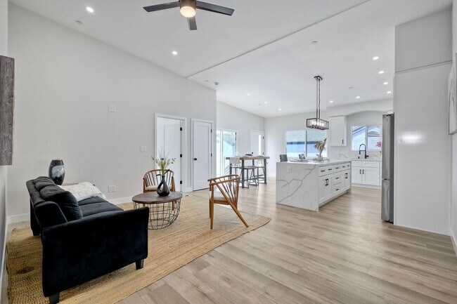 Building Photo - Spacious & Stylish 4BR/3BA Apartment in Imperial Beach!