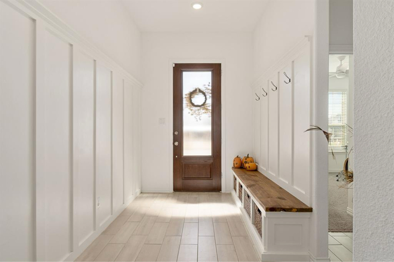 Building Photo - 905 Rosebay Dr