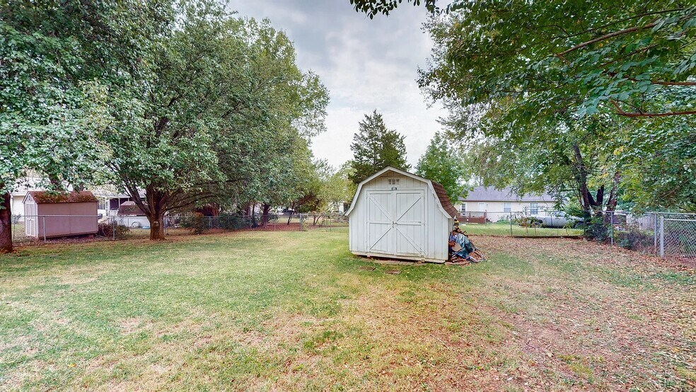 Building Photo - 604 Old Lebanon Dirt Rd