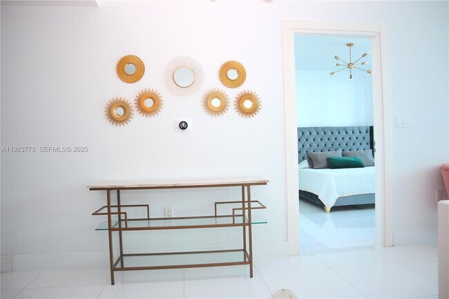 Building Photo - 200 Biscayne Blvd Way