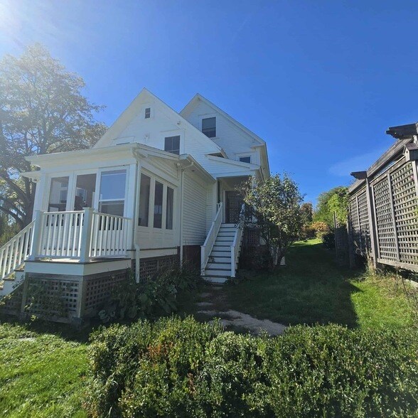 Primary Photo - 230-232 Spruce Ln Ext