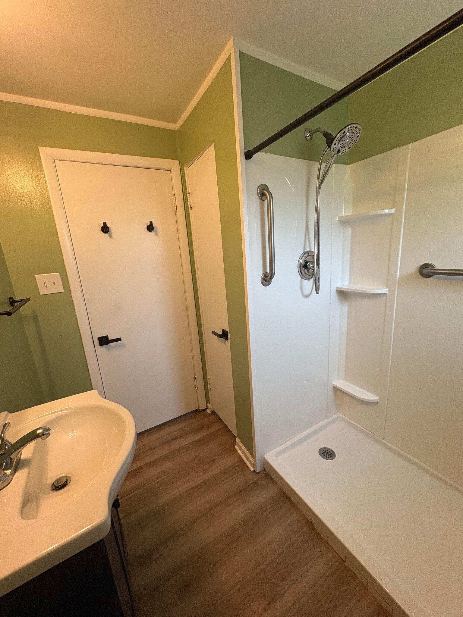 Building Photo - 1624 Sillview Dr