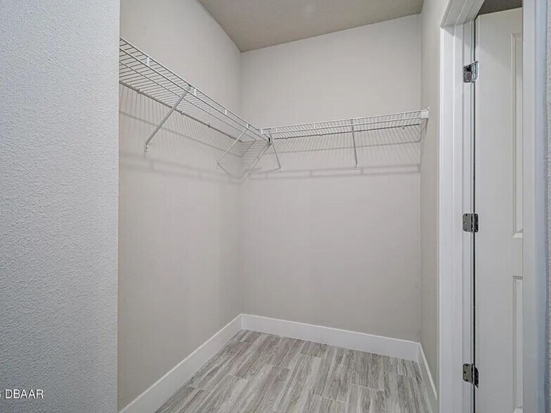 Building Photo - 60 Ballenger Ln
