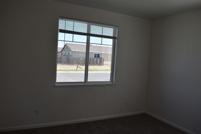 Building Photo - 4457 Jennifer Wy