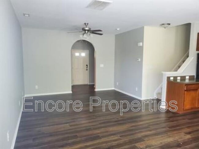 Building Photo - 821 Woodside Park Ln