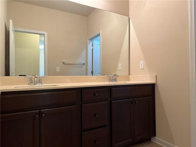 Building Photo - 5750 Rialto Way