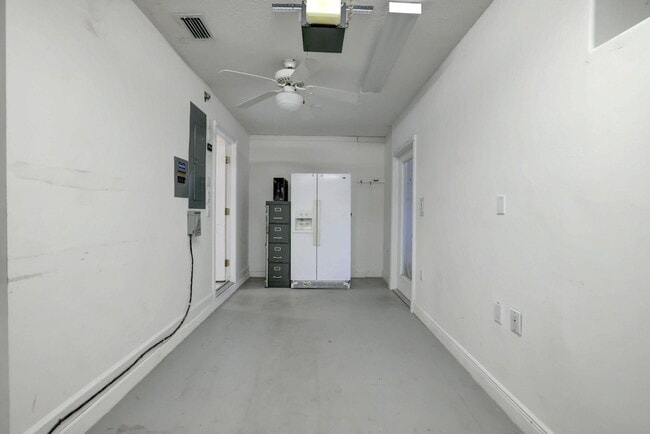 Building Photo - 8028 Plantation Lakes Dr