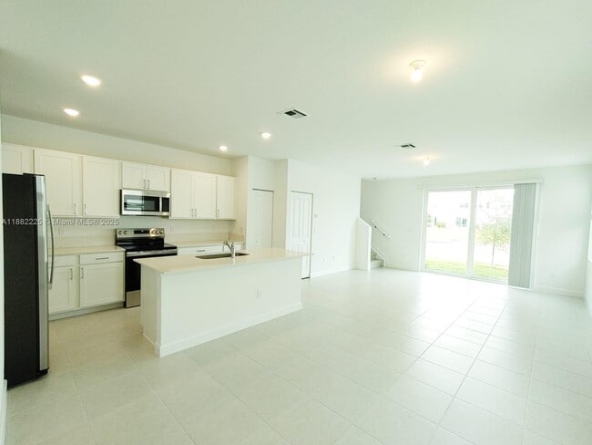 Building Photo - 519 Rivergrass St