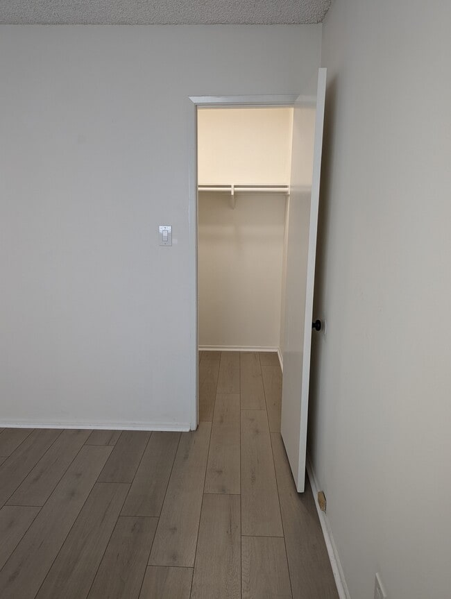 Walk in closet - 2960 W 235th St