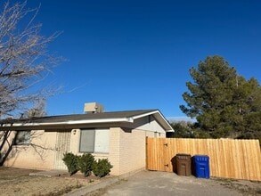 Building Photo - 1305 Plain St