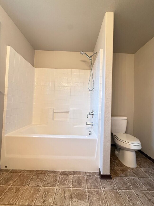 Building Photo - Modern 3BR/2.5BTH Home For Rent in Prime Marysville Location