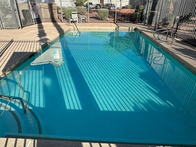 Building Photo - 3 Bedroom Townhouse!! in Gated Community!!...
