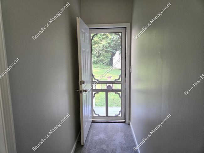 Building Photo - 2874 Sylvan Rd