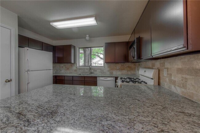 Building Photo - 612 Brookside Pass