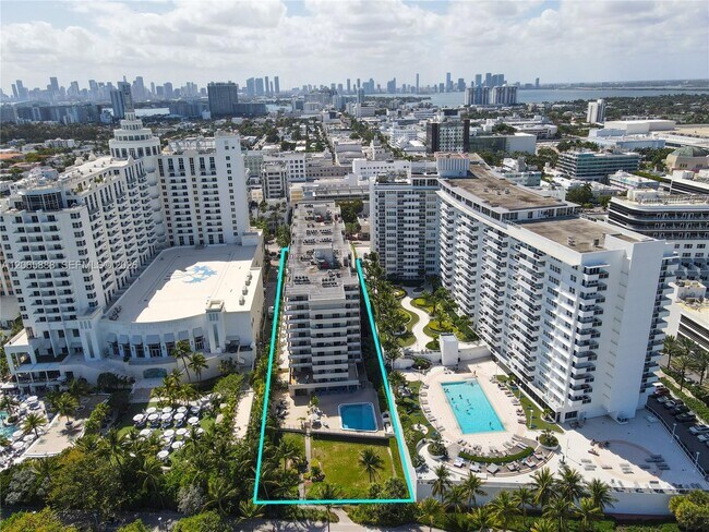 Building Photo - 1621 Collins Ave