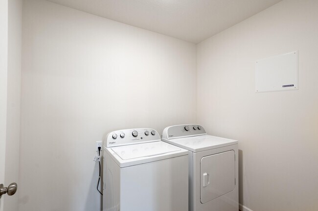Building Photo - 5205 Silver Mill Dr