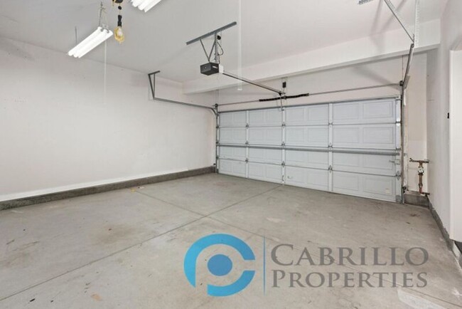 Building Photo - 12177 Pepper Tree Ln
