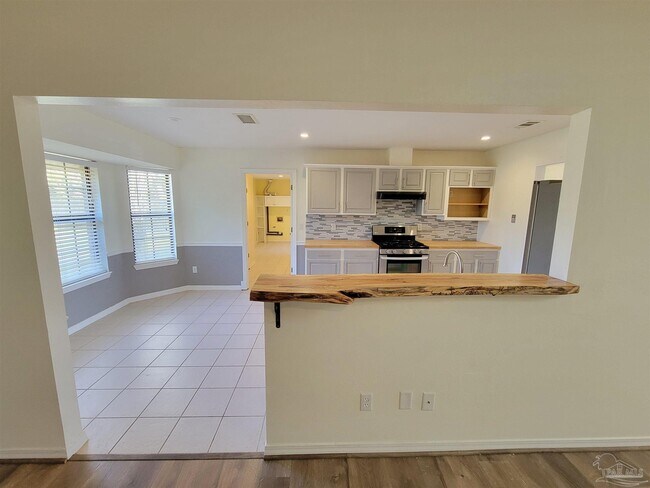 Building Photo - 1306 Pine Hill Cir