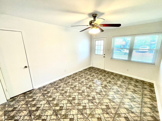 Building Photo - 201 E Fuller Dr