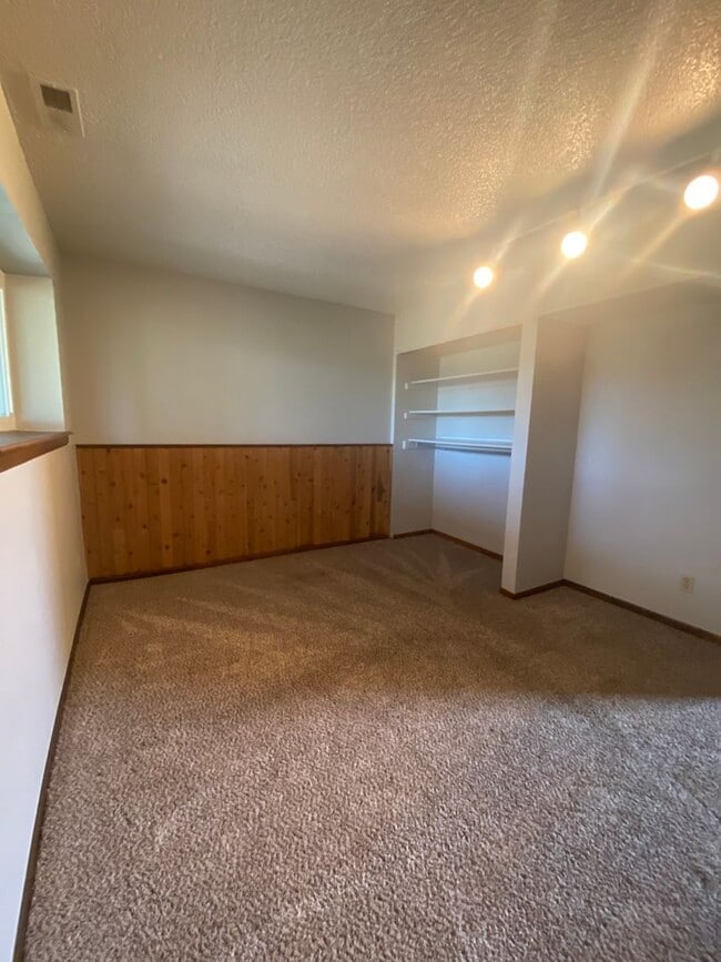 Building Photo - 6515 Flintridge Dr