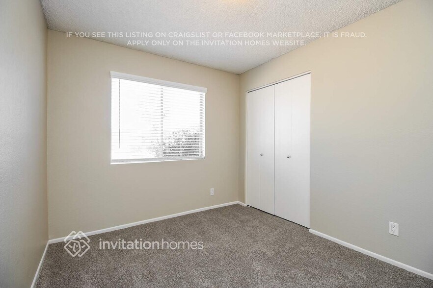 Building Photo - 1205 W El Alba Way