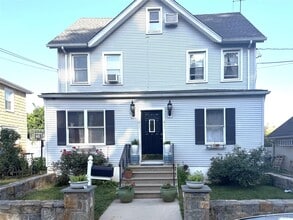Building Photo - 411 Elm St