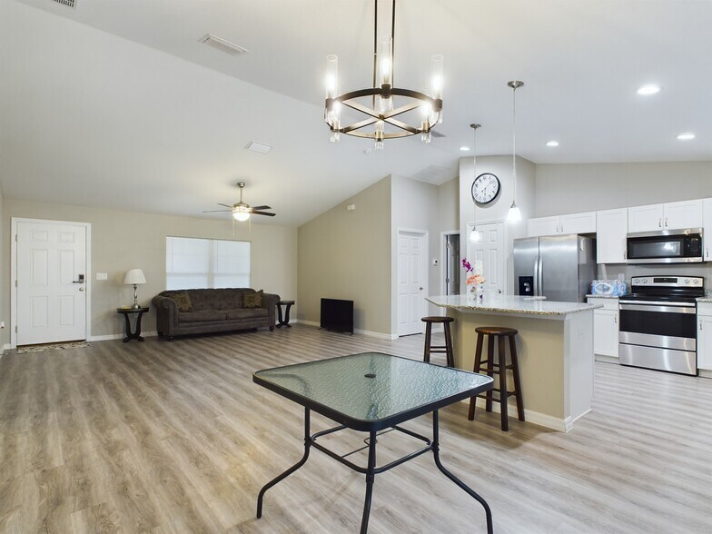 Building Photo - 10102 SW 188th Cir