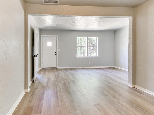 Building Photo - 3220 NE 14th Pl