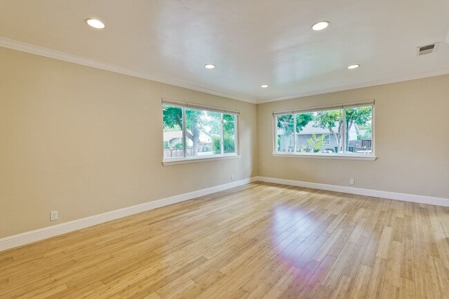 Building Photo - Wonderful 3 bedroom , 2 bath home in Mount...