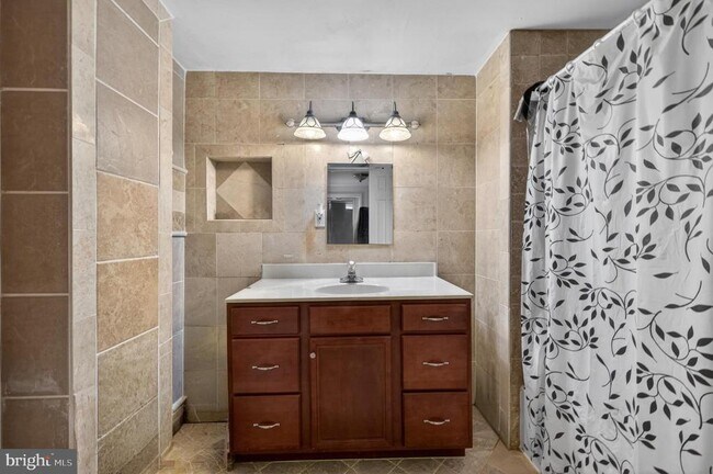 Building Photo - 8815 Newport Ct