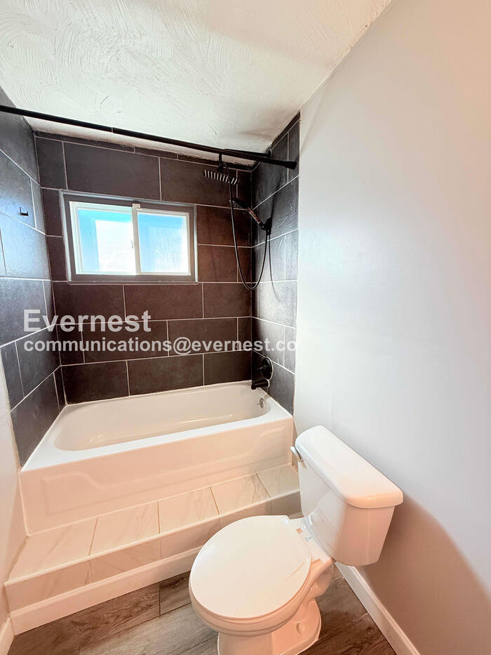 Building Photo - 9433 Sylvia St